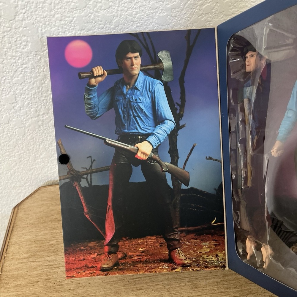 NECA The Evil Dead 40th Anniversary Ultimate Ash 7" Action Figure - Picture 6 of 9